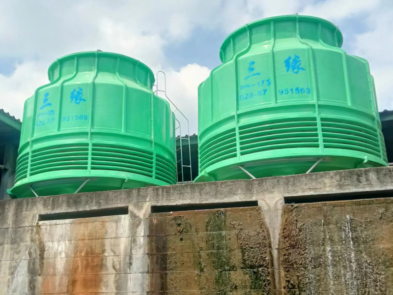 玻璃钢冷却塔安装现场